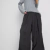 Die Satin-Hose mit weitem Bein von The Edit