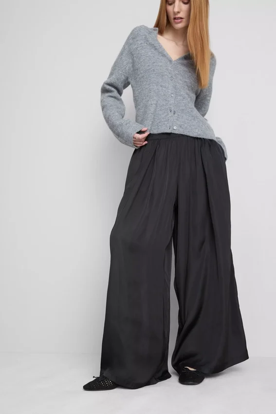Die Satin-Hose mit weitem Bein von The Edit