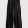 Die Satin-Hose mit weitem Bein von The Edit
