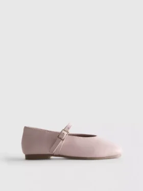 Die «The Edit»-Flache Schuhe aus Leder