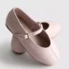 Die «The Edit»-Flache Schuhe aus Leder