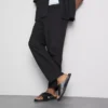 Die «The Edit»-Hose aus Leinenmischung im Relax-Stil