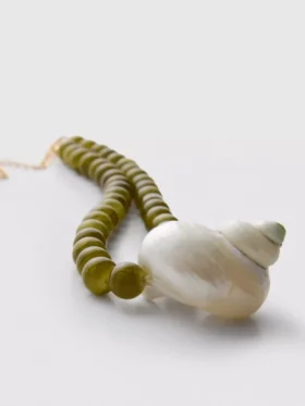 Die «The Edit»-Perlenkette aus Muschelschalen