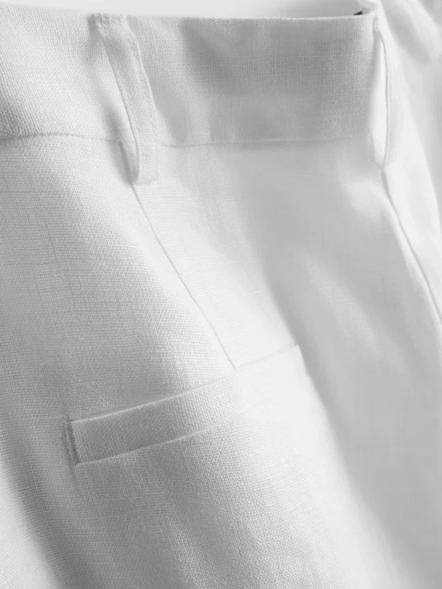 Die «The Edit»-Plisseehose aus Leinen mit weitem Bein