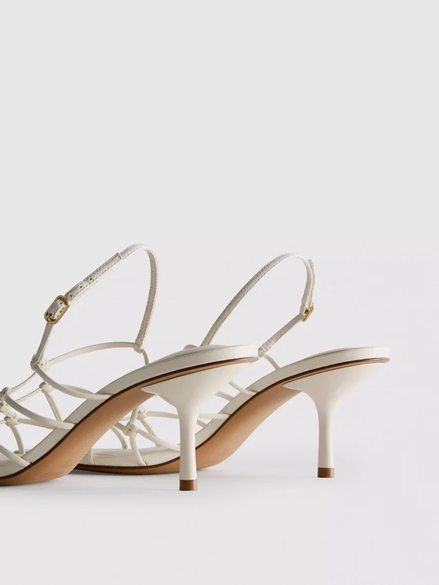 Die «The Edit»-Sandalen mit geflochtenem Stilettoabsatz