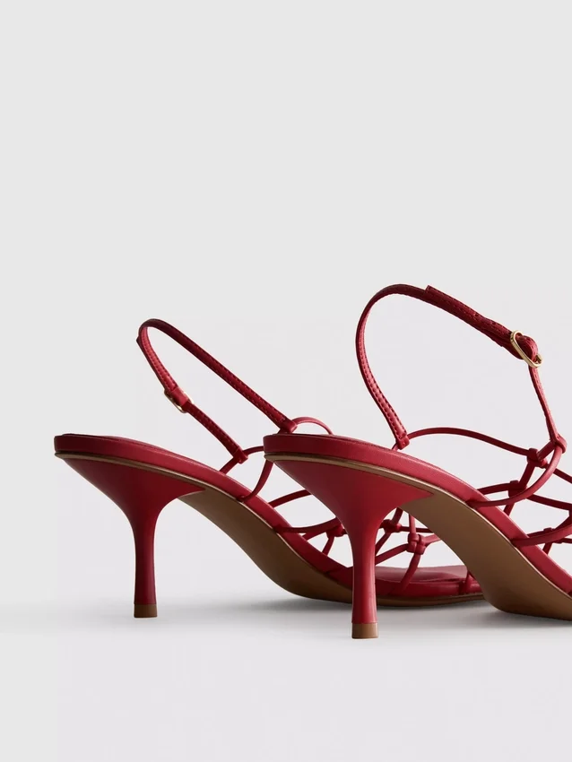 Die «The Edit»-Sandalen mit geflochtenem Stilettoabsatz