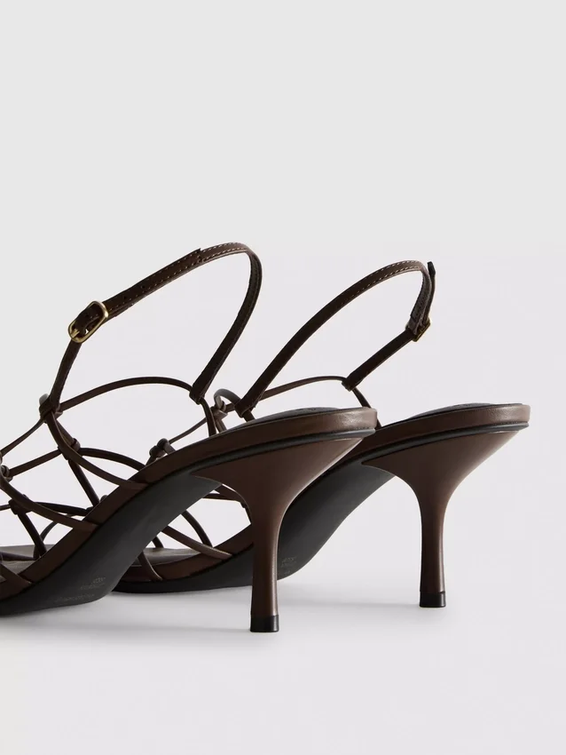 Die «The Edit»-Sandalen mit geflochtenem Stilettoabsatz