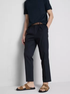Die «The Edit» Slim-Fit-Hose mit Pfirsichstruktur