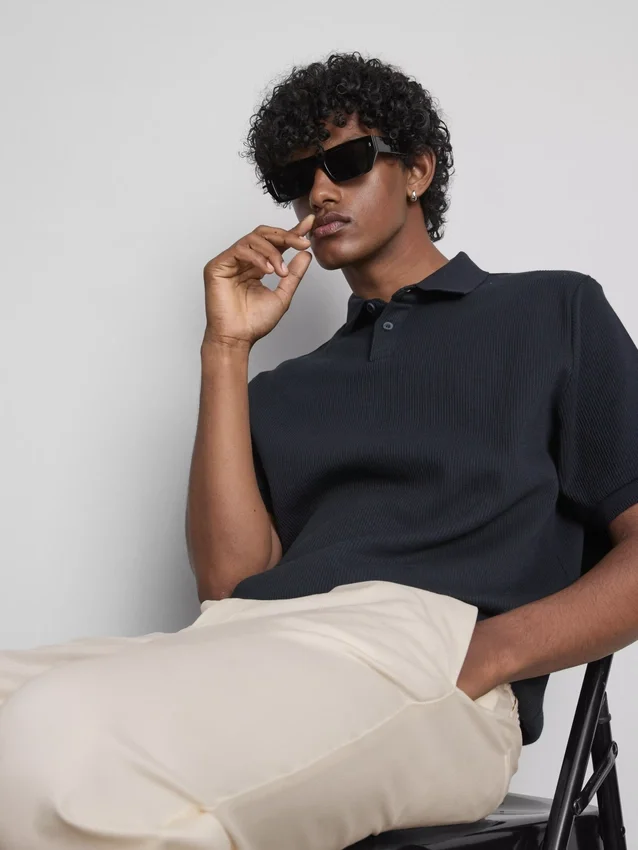 Die «The Edit» Slim-Fit-Hose mit Pfirsichstruktur