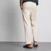 Die «The Edit» Slim-Fit-Hose mit Pfirsichstruktur