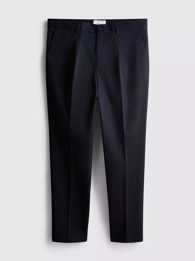 Die «The Edit» Slim-Fit-Hose mit Pfirsichstruktur