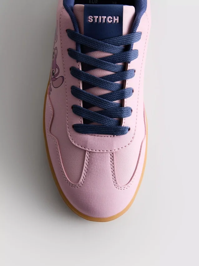 Disney-Sneaker mit Stitch-Motiv und Gummisohle