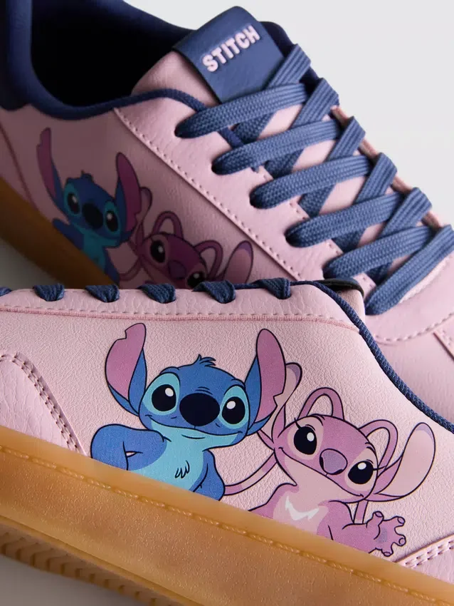 Disney-Sneaker mit Stitch-Motiv und Gummisohle