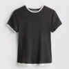 Doppellagiges T-Shirt mit Rundhalsausschnitt