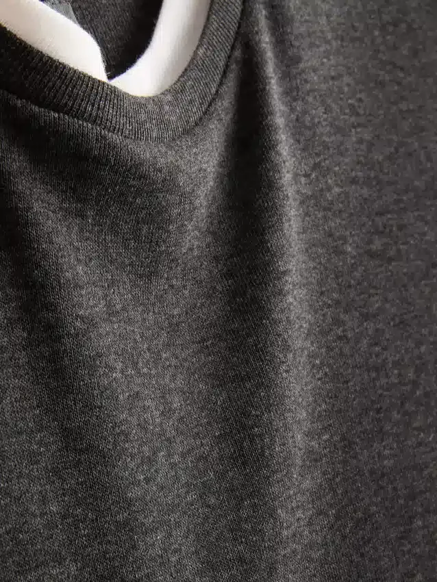 Doppellagiges T-Shirt mit Rundhalsausschnitt