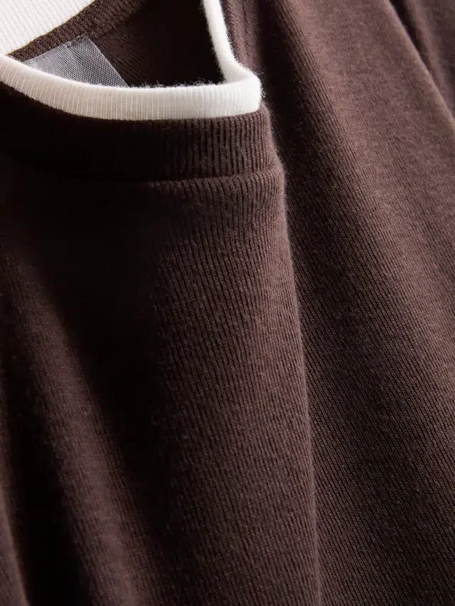 Doppellagiges T-Shirt mit Rundhalsausschnitt