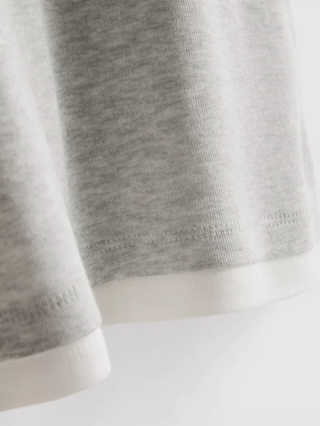 Doppellagiges T-Shirt mit Rundhalsausschnitt
