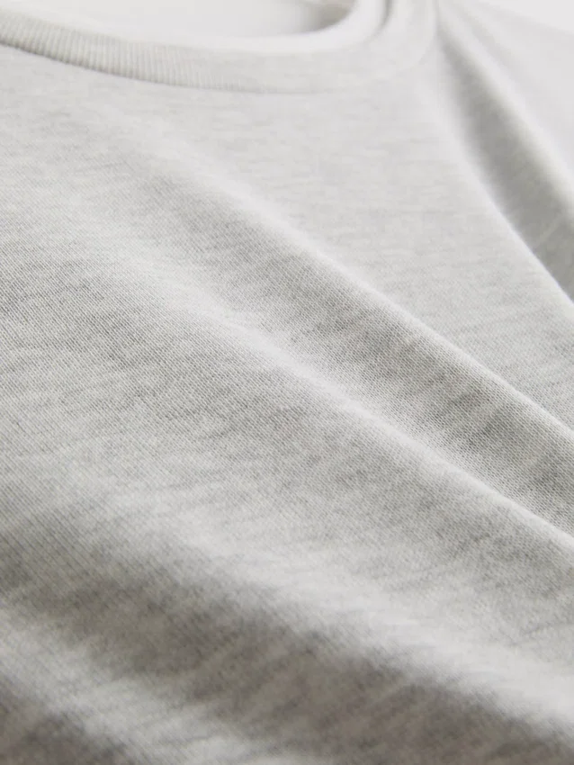 Doppellagiges T-Shirt mit Rundhalsausschnitt