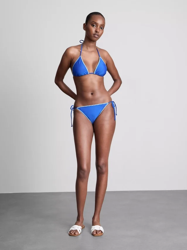 Dreieck-Bikini-Oberteil mit Ziernähten