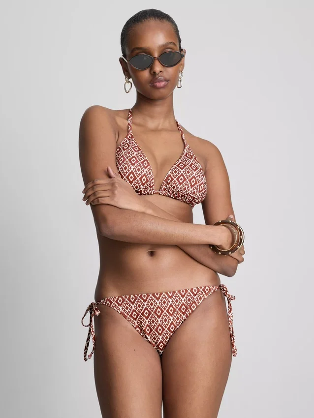 Dreieck-Bikini-Set mit seitlichen Bändern