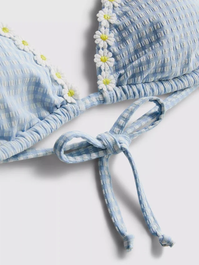 Dreieckiges Bikini-Oberteil aus Gingham mit Gänseblümchen-Borte