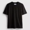 Ein T-Shirt in regulärer Passform mit kurzen Ärmeln und Rundhalsausschnitt