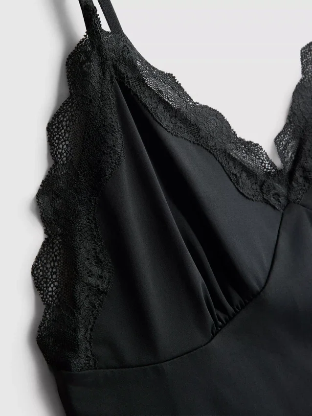 Eng anliegendes Cami- und kurze Schlafanzug-Set