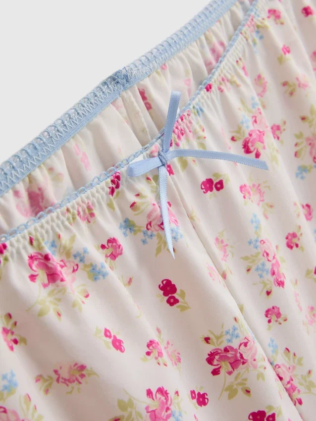 Eng anliegendes Cami- und kurze Schlafanzug-Set