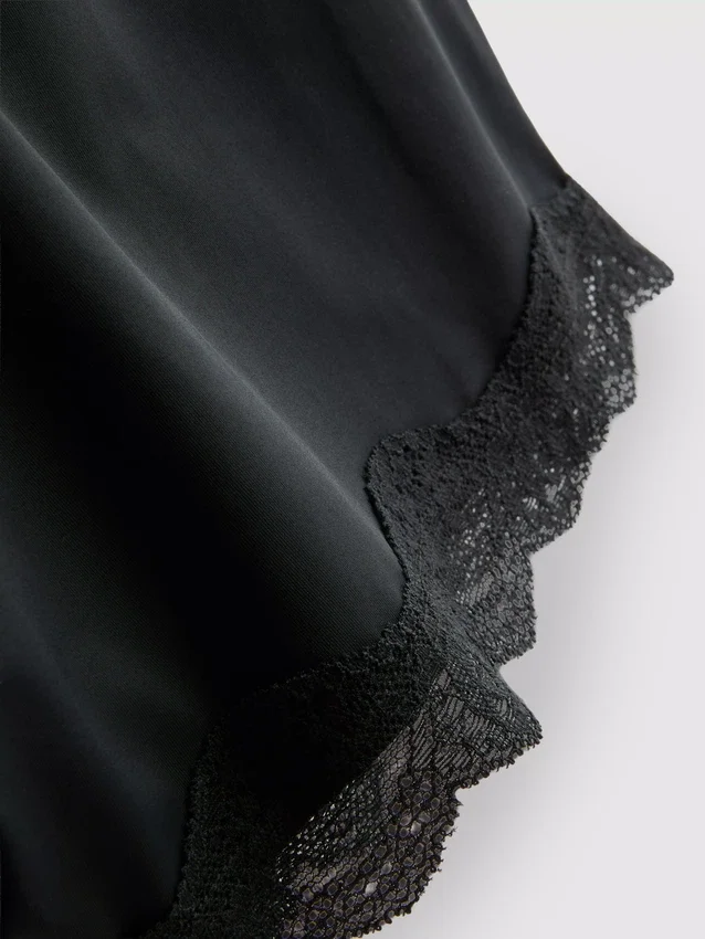 Eng anliegendes Cami- und kurze Schlafanzug-Set