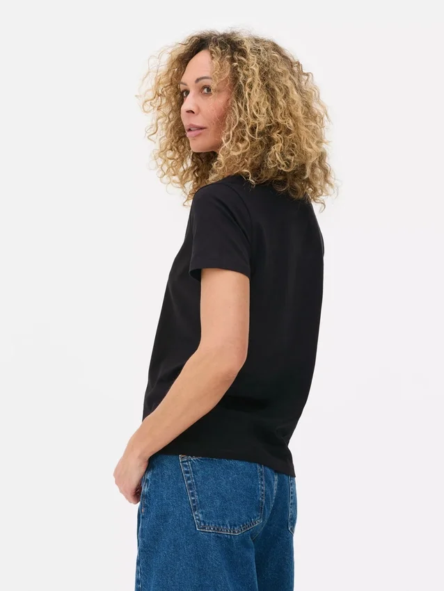 Essential T-Shirt mit V-Ausschnitt