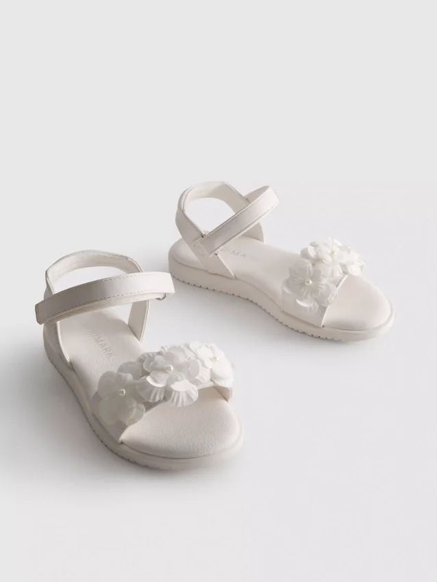 Festliche Sandalen mit Tüllblumen