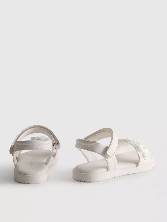 Festliche Sandalen mit Tüllblumen