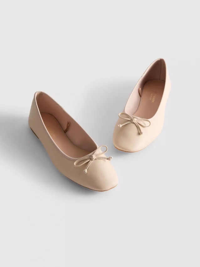 Flache Schuhe aus Kunstleder