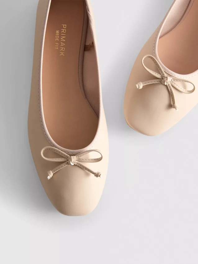 Flache Schuhe aus Kunstleder