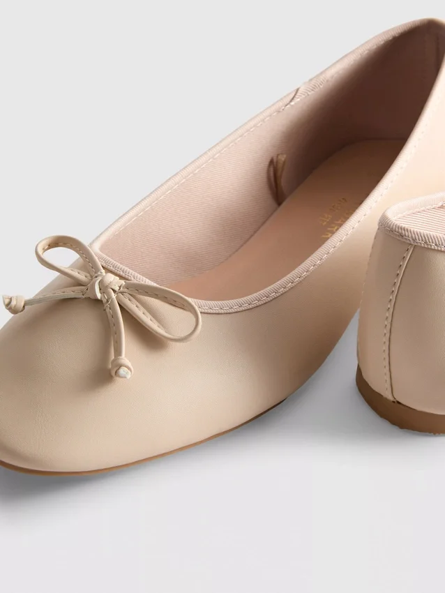 Flache Schuhe aus Kunstleder