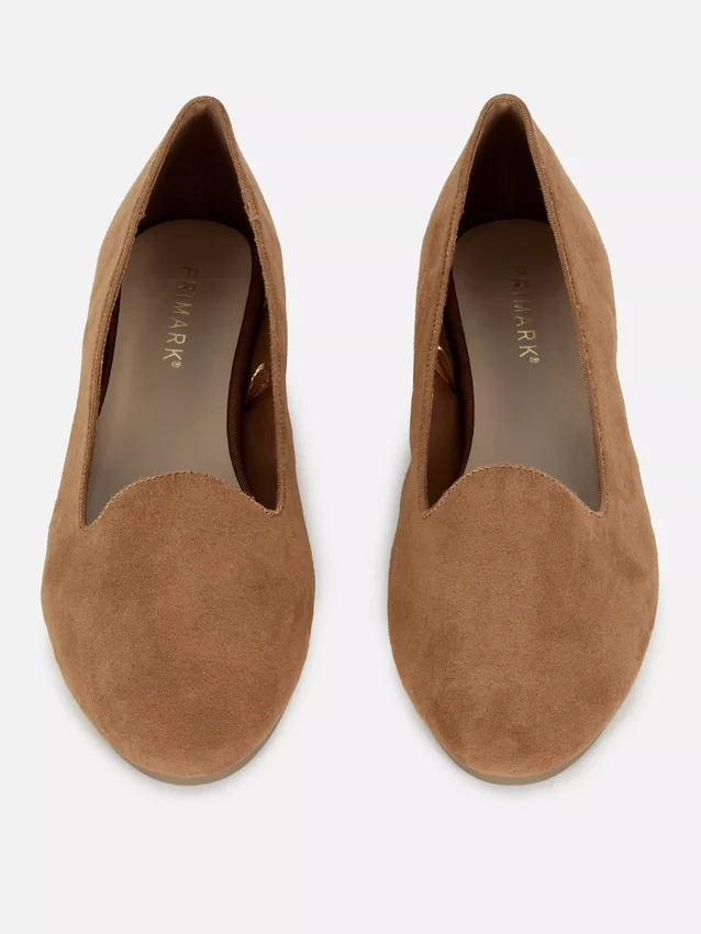 Flache Schuhe aus Kunstwildleder