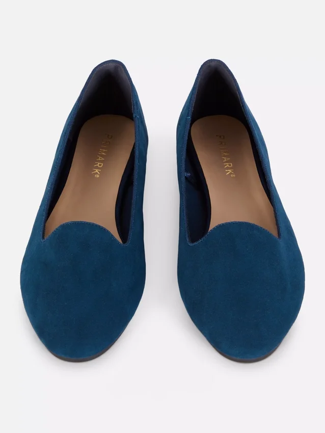 Flache Schuhe aus Kunstwildleder