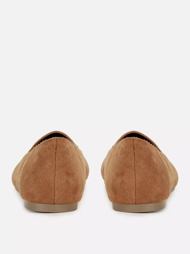 Flache Schuhe aus Kunstwildleder