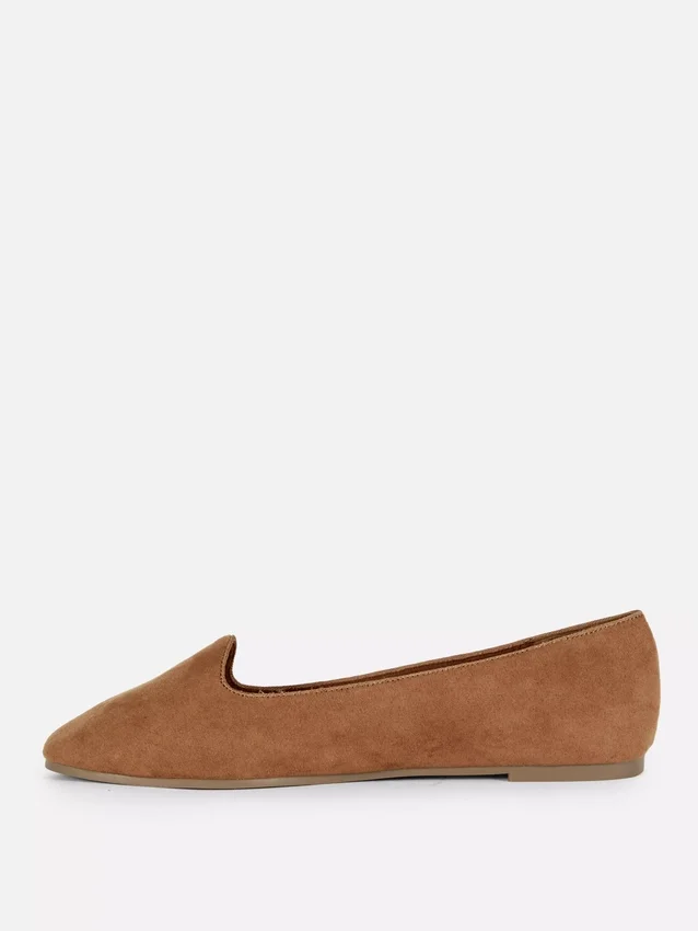 Flache Schuhe aus Kunstwildleder