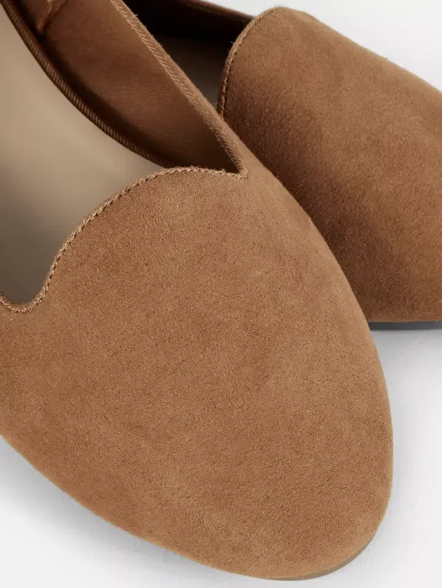 Flache Schuhe aus Kunstwildleder