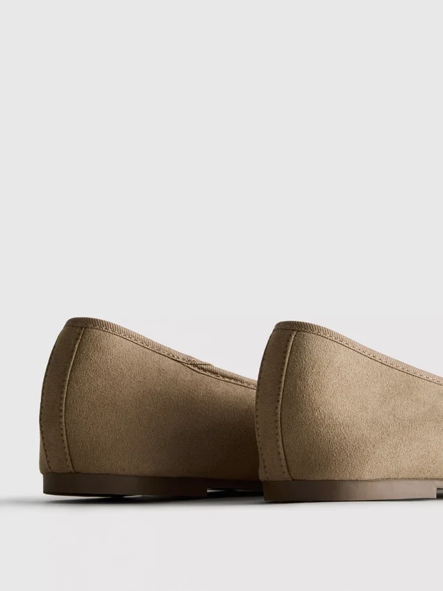 Flache Schuhe aus Wildleder