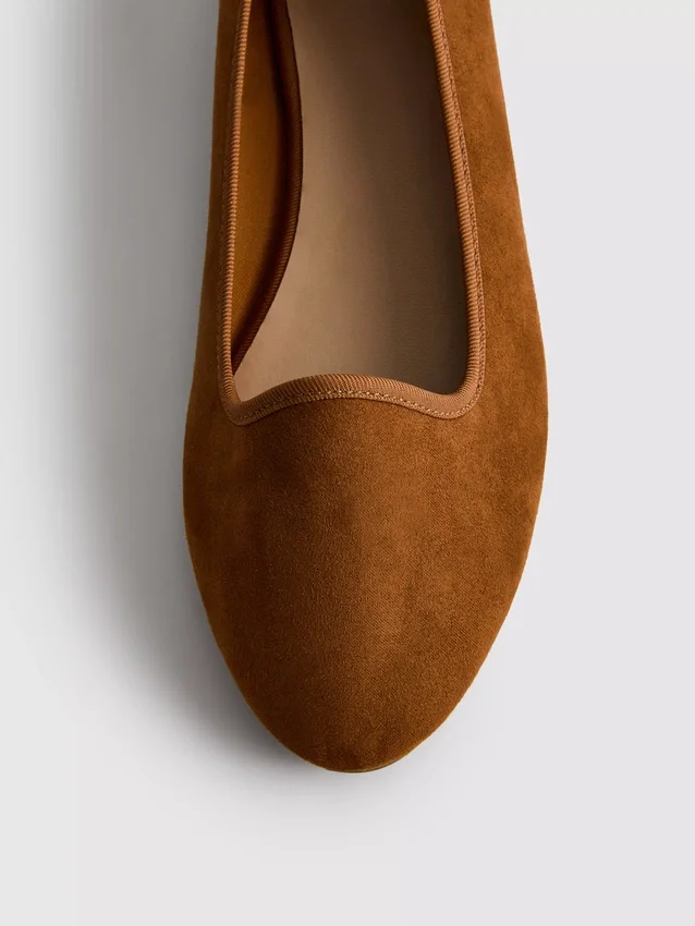 Flache Schuhe aus Wildleder