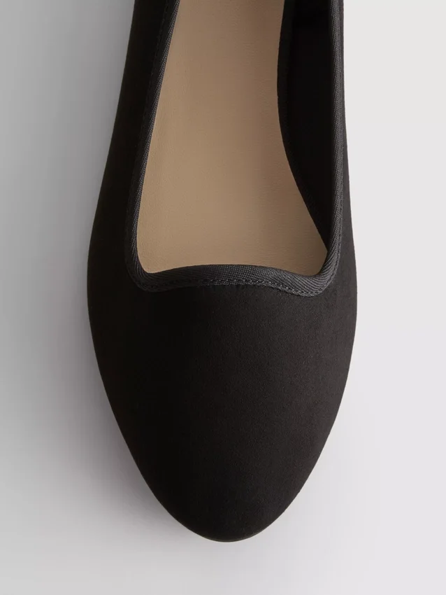 Flache Schuhe aus Wildleder