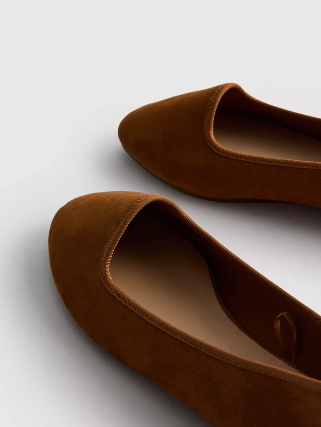 Flache Schuhe aus Wildleder