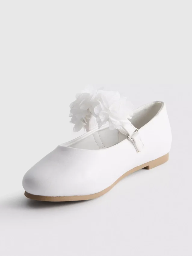 Flache Schuhe für besondere Anlässe