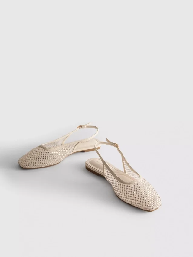 Flache Schuhe mit Strass und Fersenriemen