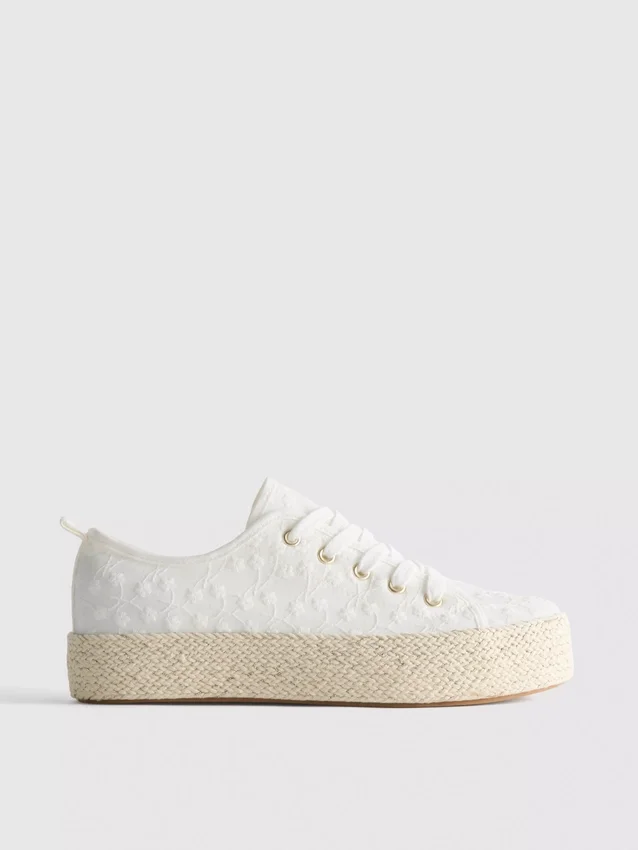 Flache Sneaker aus Canvas und Jute