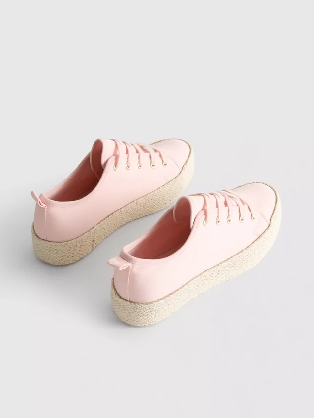 Flache Sneaker aus Canvas und Jute