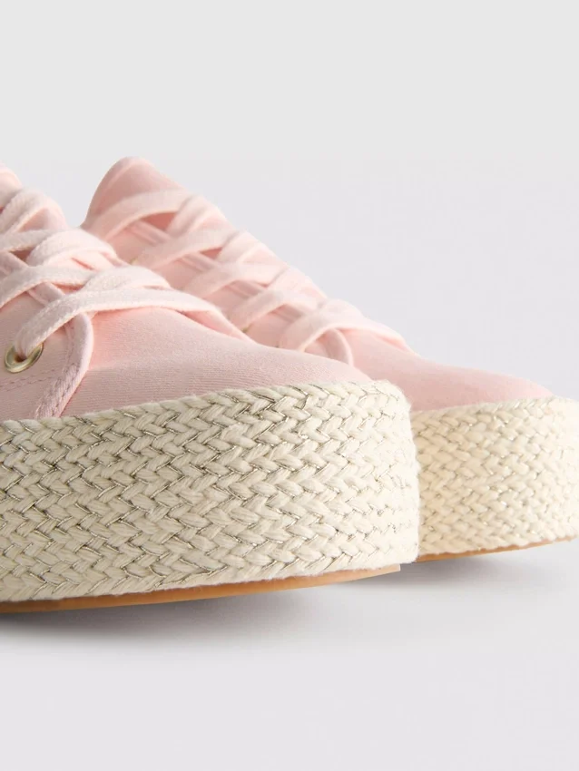 Flache Sneaker aus Canvas und Jute