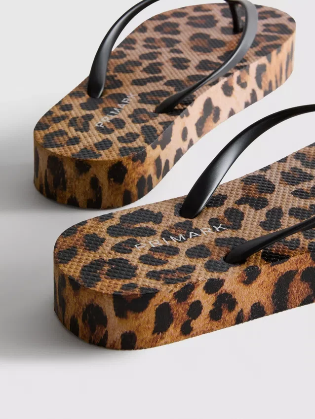 Flatform-Flip-Flops mit Leopardenmuster